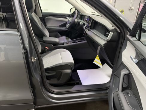 New 2026 Volkswagen Tiguan SE image 32