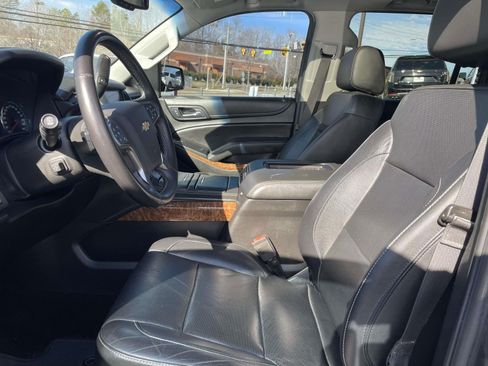 Used 2018 Chevrolet Suburban Premier image 25