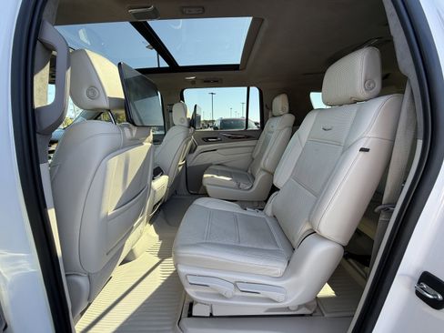 Used 2021 Cadillac Escalade ESV Sport Platinum image 10