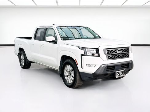 Used 2023 Nissan Frontier SV RWD image 3