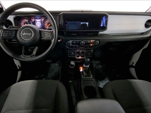Used 2024 Jeep Gladiator Sport AWD/4WD image 15