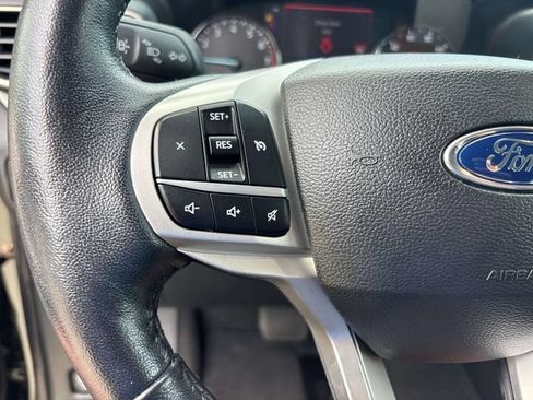 Used 2022 Ford Explorer XLT w/ Equipment Group 202A AWD/4WD image 29