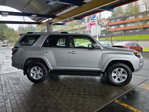Used 2024 Toyota 4Runner SR5 Premium w/ Moonroof Package image 4