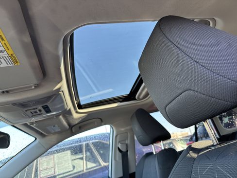 Used 2022 Toyota RAV4 XLE w/ Convenience Package image 23