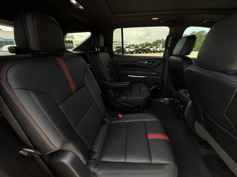 Used 2026 Chevrolet Traverse RS w/ LPO, Floor Liner Package FWD image 30