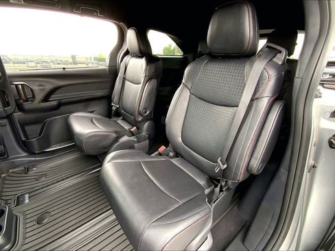 Used 2025 Toyota Sienna XSE w/ XSE Plus Package FWD image 20