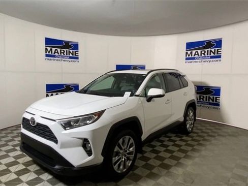 Used 2019 Toyota RAV4 XLE Premium image 6