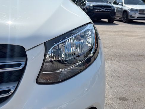 Used 2019 Mercedes-Benz GLC 300 image 9