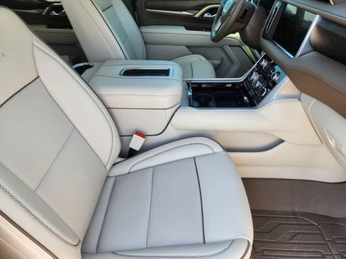 Used 2024 GMC Yukon Denali AWD/4WD image 14