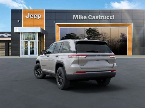 New 2026 Jeep Grand Cherokee Laredo image 4