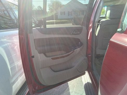 Used 2015 Chevrolet Suburban LTZ image 8