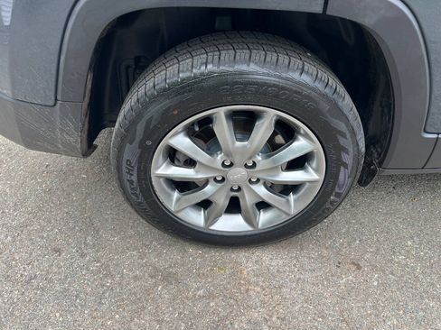 Used 2018 Jeep Cherokee Limited AWD/4WD image 14