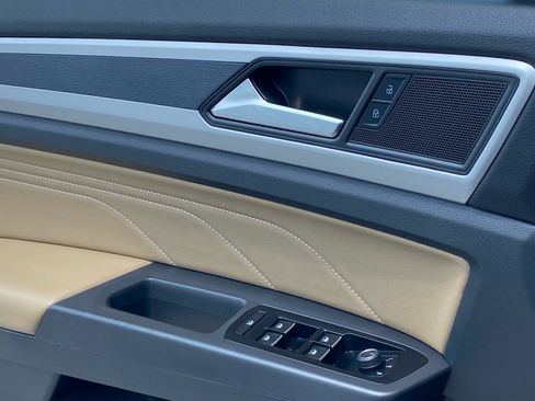 Certified 2023 Volkswagen Atlas Cross Sport SE w/ Panoramic Sunroof Package AWD/4WD image 18