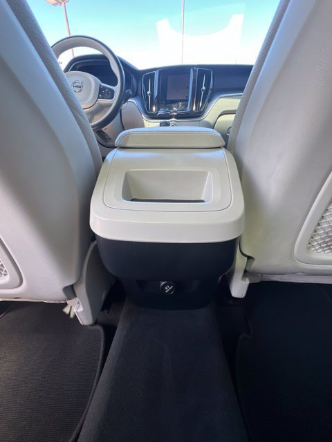 Used 2018 Volvo XC60 T6 Momentum w/ Convenience Package AWD/4WD image 28