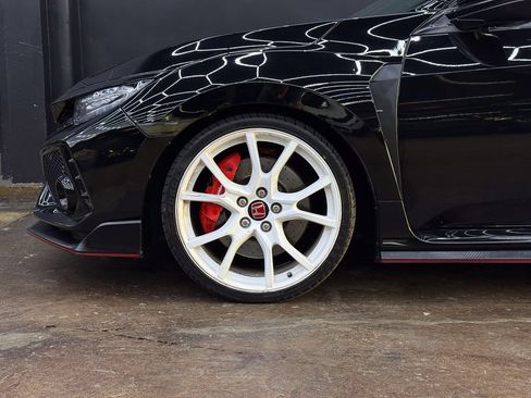 Used 2017 Honda Civic Type R image 4