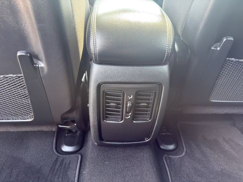Used 2024 Dodge Durango SXT AWD/4WD image 32