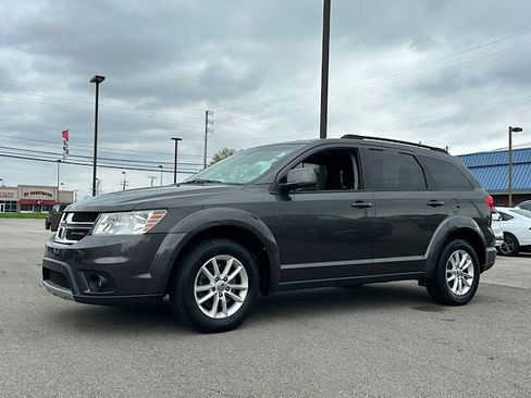Used 2017 Dodge Journey SXT w/ Comfort/Convenience Group FWD image 3