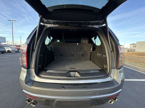 Used 2024 Chevrolet Suburban High Country w/ Advanced Technology Package image 25