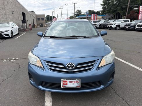 Used 2013 Toyota Corolla LE FWD image 2