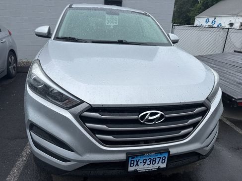 Used 2018 Hyundai Tucson SE w/ Cargo Package FWD image 3