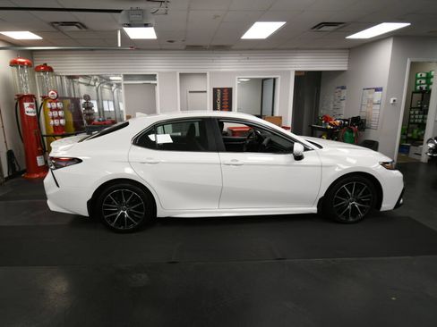 Certified 2023 Toyota Camry SE w/ Convenience Package AWD/4WD image 8