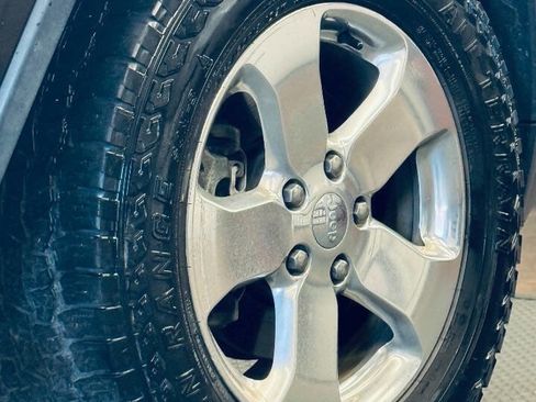 Used 2012 Jeep Grand Cherokee Overland Summit AWD/4WD image 24