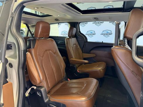 Used 2017 Chrysler Pacifica Limited FWD image 28