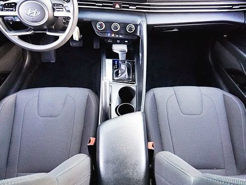 Used 2021 Hyundai Elantra SE w/ Cargo Package image 19