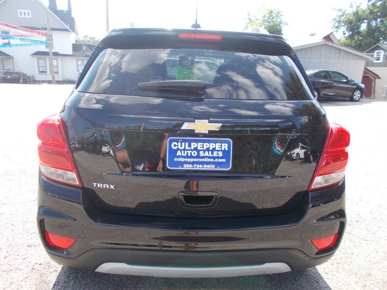 Used 2021 Chevrolet Trax LT w/ Driver Confidence Package FWD image 4