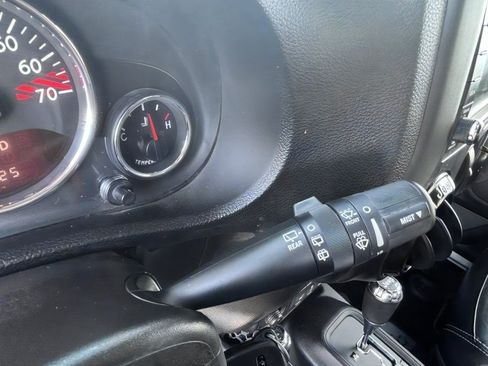 Used 2014 Jeep Wrangler Unlimited Rubicon AWD/4WD image 24