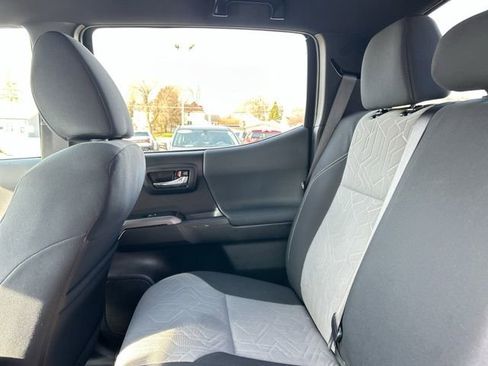 Used 2023 Toyota Tacoma TRD Off-Road w/ Advanced Technology Package AWD/4WD image 18