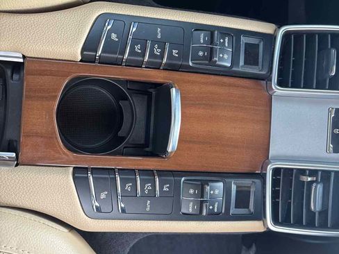 Used 2016 Porsche Panamera 4 Edition image 17