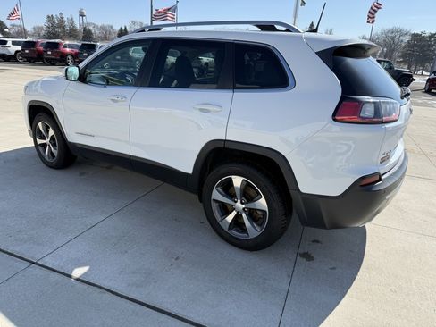 Used 2019 Jeep Cherokee Limited image 5