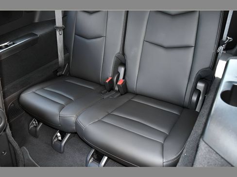 Used 2023 Cadillac XT6 Premium Luxury w/ Technology Package AWD/4WD image 16