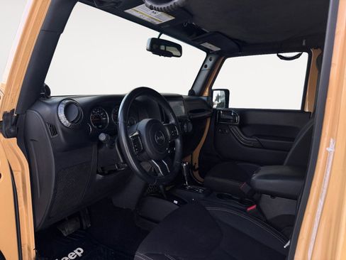 Used 2014 Jeep Wrangler Unlimited Sahara image 9