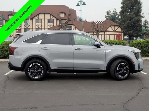 New 2026 Kia Sorento S image 3