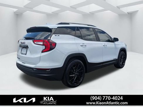 Used 2023 GMC Terrain SLE w/ Driver Convenience Package FWD image 3