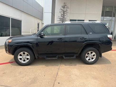 Used 2018 Toyota 4Runner SR5 Premium AWD/4WD image 2