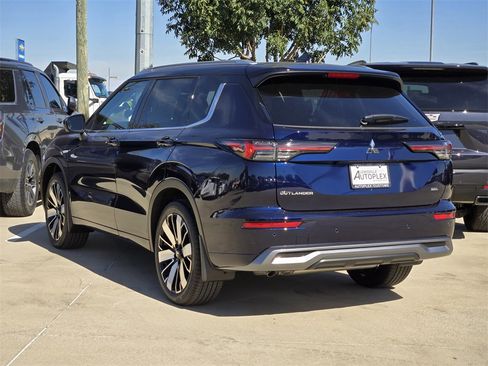 New 2025 Mitsubishi Outlander SEL image 3