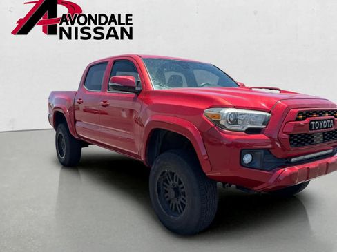 Used 2018 Toyota Tacoma TRD Sport w/ Technology Package RWD image 5