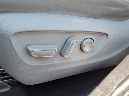Used 2022 Toyota Highlander Platinum AWD/4WD image 3