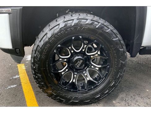 Used 2024 GMC Sierra 2500 AT4 w/ AT4 Premium Plus Package image 10