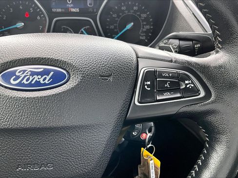 Used 2018 Ford Escape SE w/ SE Sport Appearance Package image 19