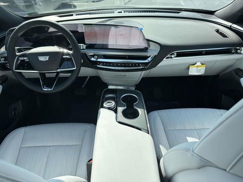 New 2025 Cadillac Lyriq Luxury image 18