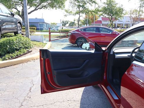 Used 2018 Tesla Model 3 RWD image 23