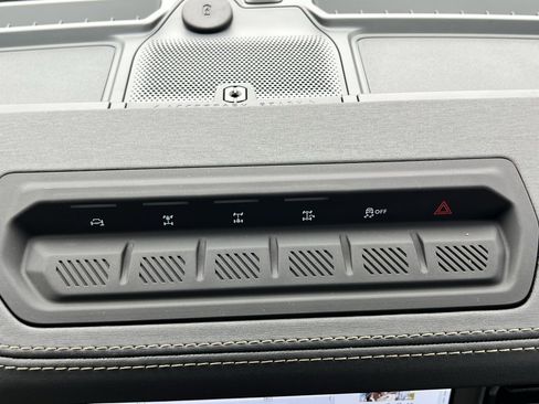 New 2025 Ford Bronco Badlands image 25