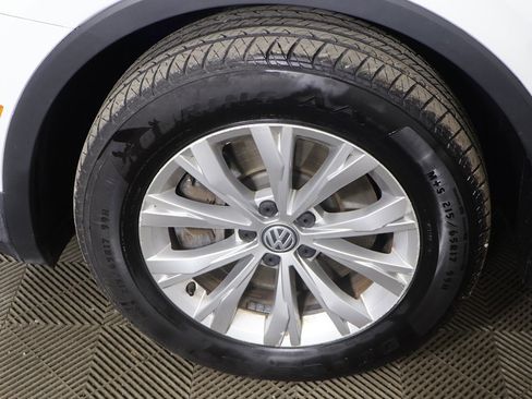 Used 2018 Volkswagen Tiguan SE image 17
