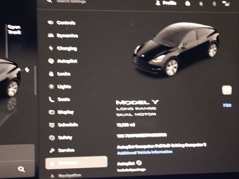 Used 2023 Tesla Model Y Long Range image 21