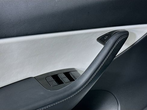 Used 2021 Tesla Model Y 2WD image 15