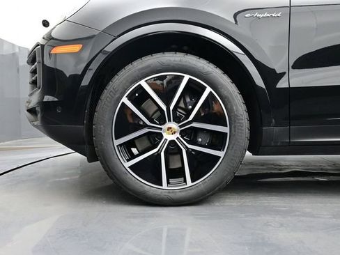 Certified 2024 Porsche Cayenne Coupe AWD/4WD image 6